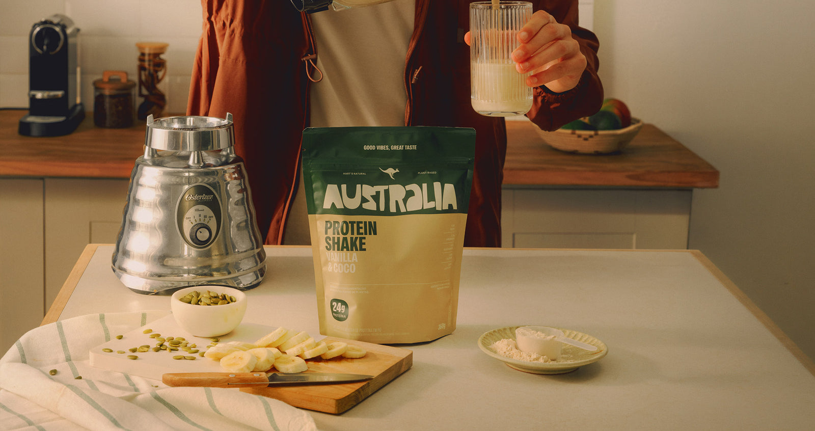 AUSTRALIA Protein Baunilha & Coco em cena ambientada.