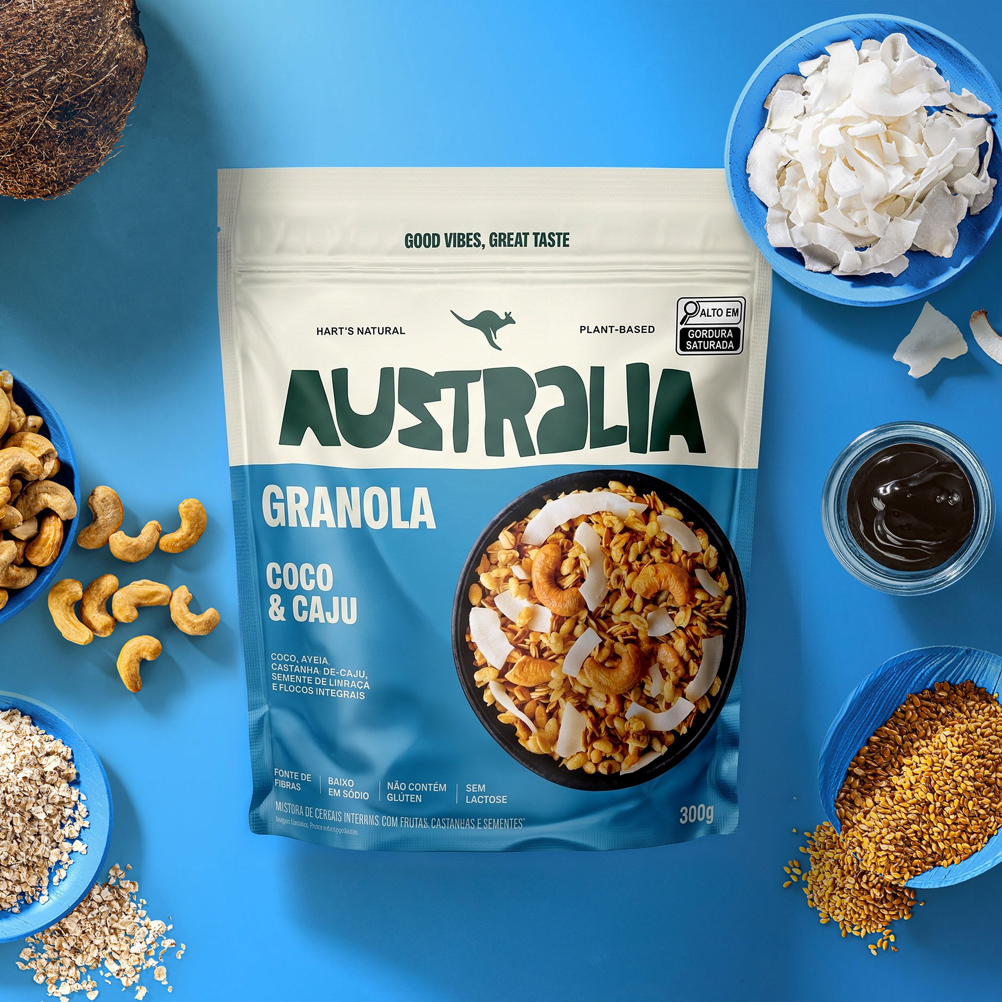 Embalagem do produto AUSTRALIA Granola Coco & Caju em uma composição visual.