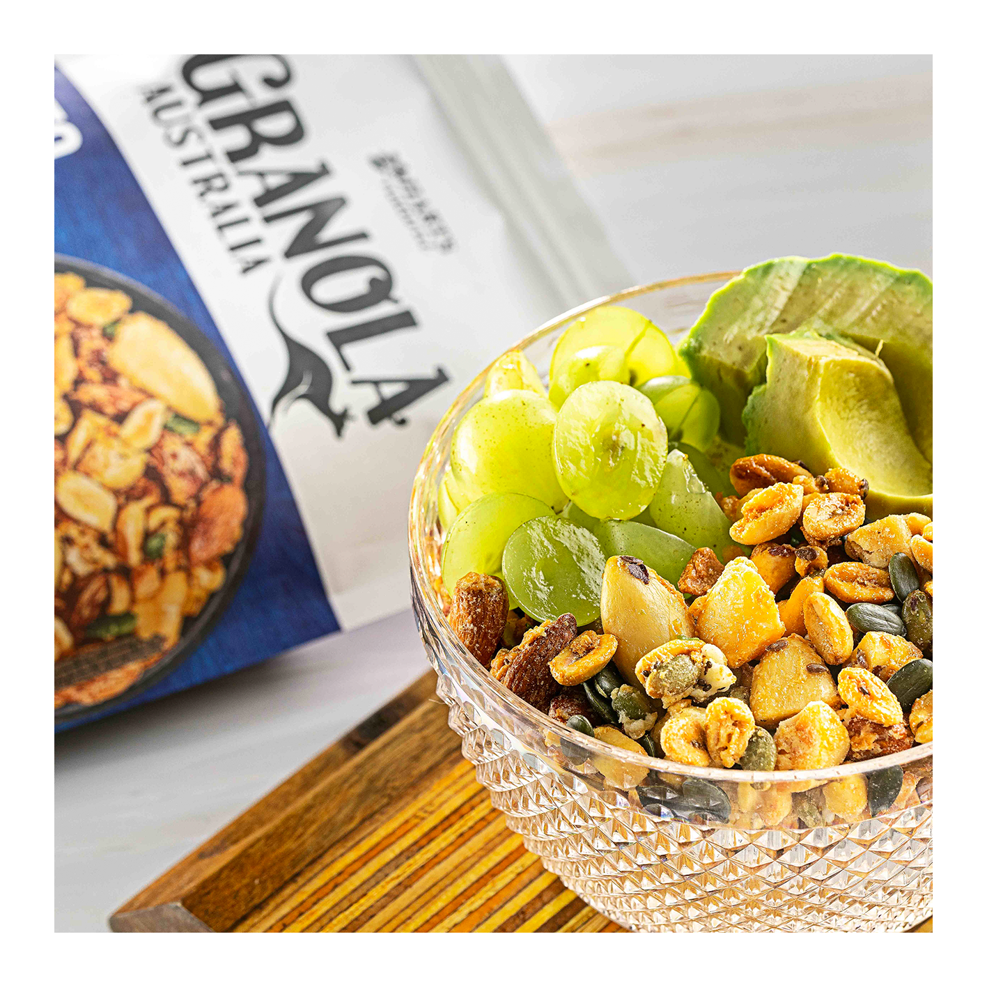 AUSTRALIA Granola Keto Paçoca em cena ambientada.